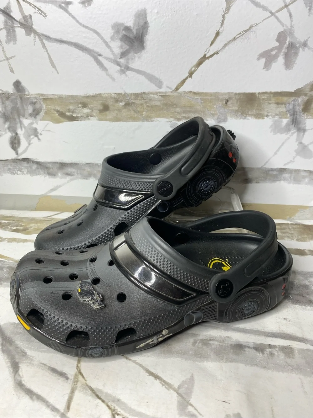 CROCS x Batman Clogs
